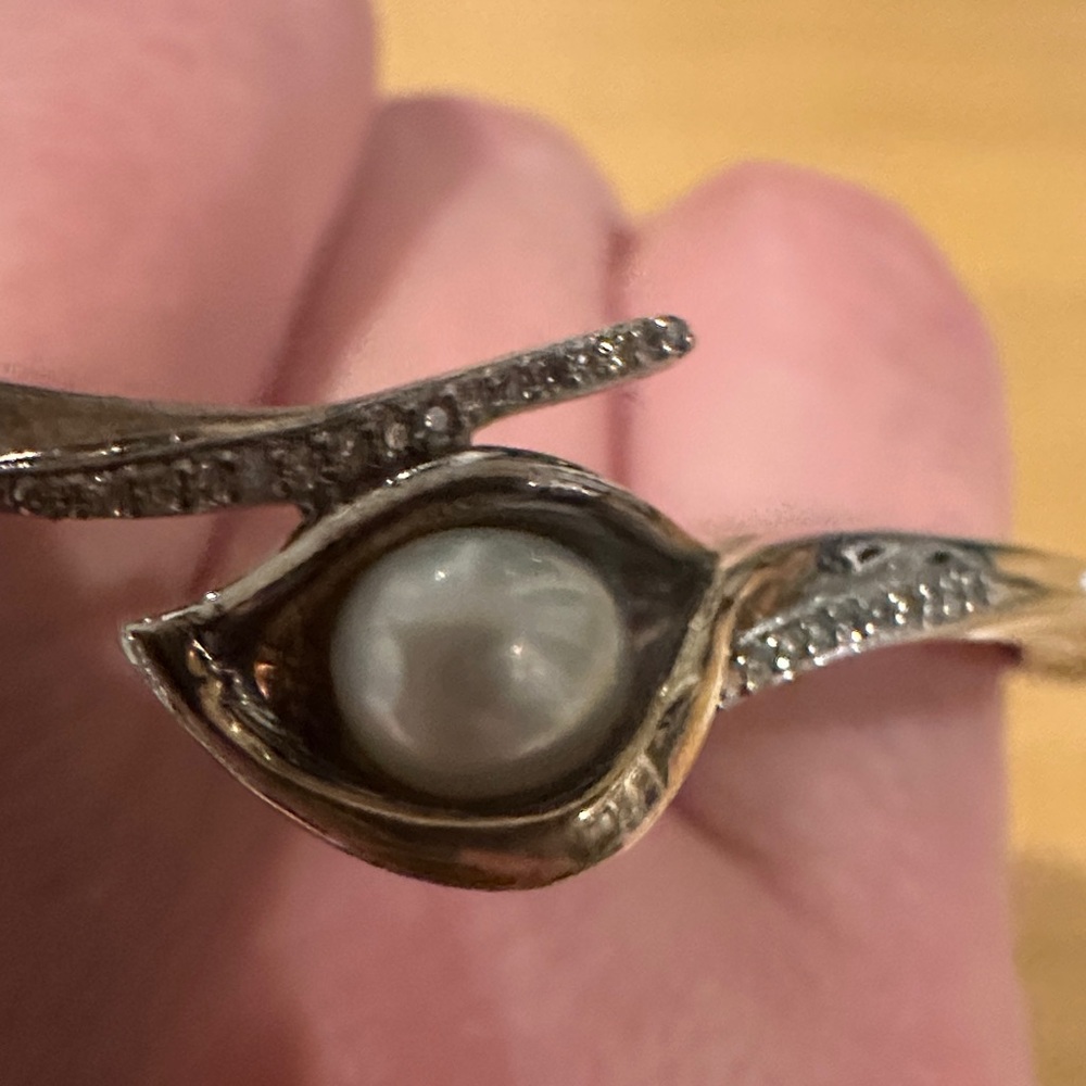 Elegant Silver Pearl Bangle - Picture 7 of 7